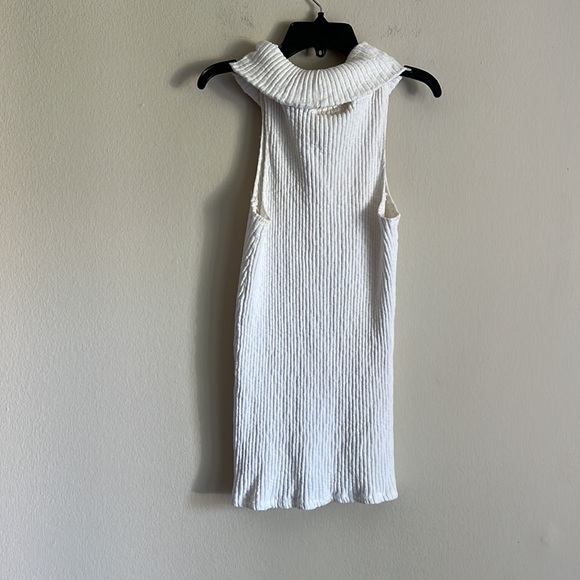 Parker Turtleneck Tank | White - Picture 9 of 9